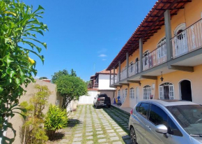 Ótimo apto de quarto, sala, cozinha e banheiro em Cabo Frio - caução garantia 200,00 - acomoda até 6 pessoas confortavelmente em camas - WiFi na área externa no condomínio